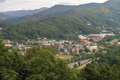 2 Bedroom Apartment overlooks Wcu and Cullowhee Nc with hot tub and the view wow