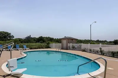 Image de Two Affordable Rooms with Complimentary Breakfast | Pool Access