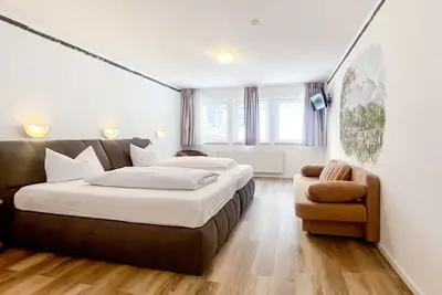 Image de Comfortable and versatile room -perfect for relaxation, work and exchange