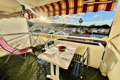 Image de T2 Climatisé - Proche du Grand Jardin et du Marché
