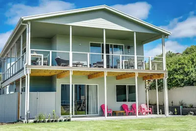 Image de 74 Corcoran Avenue, Coastal family retreat