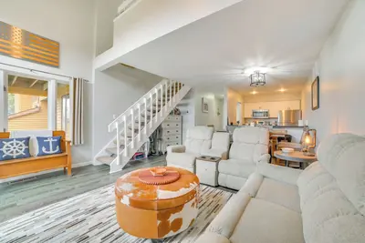 Image de 1 Mi to Nubs Nob Ski Resort: Harbor Springs Condo