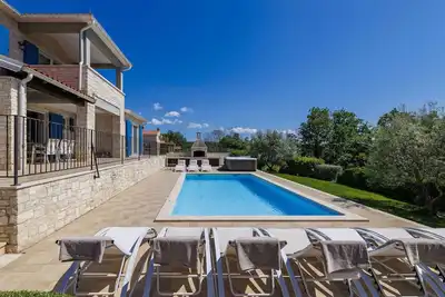 Image de Maison de vacances privée avec piscine privée, Wifi, bain à remous, climatisation, Tv, terrasse
