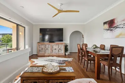 Image de You’ll love being front row on Sandy Beach in this airy elevated holiday home.