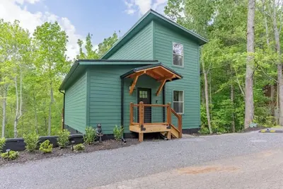 Image de Two Sevierville Cabins w/ Scenic Views, Hot Tub, Fire Pit and Axe Throwing