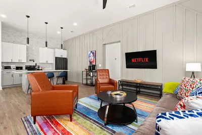 Image de Modern Home Nr Dt, River Walk, Alamo | WiFi Games