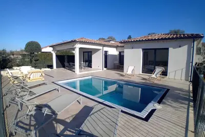 Image de Villa moderne avec piscine privée, climatisée, proche centre Vallon Pont d'Arc
