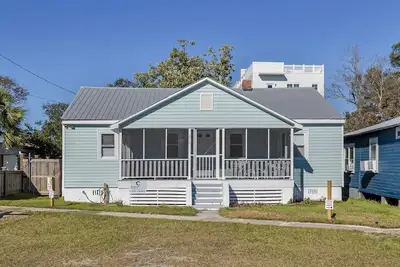 Image de Harper’s Haven 🌴 Vintage Cottage + Guest Suite Near Beach & Boardwalk!