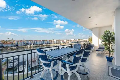 Image de 3b 2. 5b  Luxury at The Harbor Condos