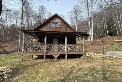 Image de Mountain Hideaway! A Beautiful Creekside Cabin Now With New Lower Rates!