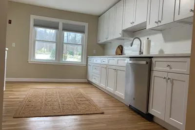 Image de Lovely 3 bedroom - Close to Boston - 1 month stay required