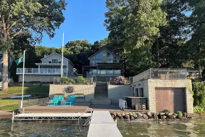 Image de Eagle Lake Paradise! Close to Nd! \nEnjoy kayaking, hot tub and Sunset views!