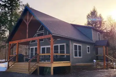 Image de New Adk Cabin with gorgeous waterfront hangout - Kayuta Lake