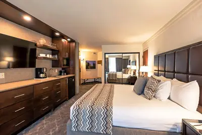 Image de Snowbird \/ Alta: Cliff Lodge: Studio\/1 Bedroom: Ski In-Ski Out! Jan 11-18, 2025