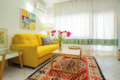 Image de Aurora House - Comfortable family apartment near the theater and downtown