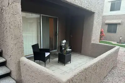 Image de Great condo fitting 5, clean and close to paradise village mall