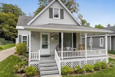Image de Location! Clean, Comfortable, and Highly Rated! Few Dates Left in August, Hurry!