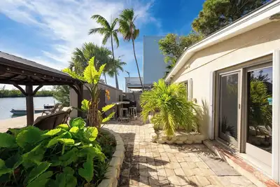 Image de Waterfront Boater's Paradise on deep water canal, boat dock, ocean access