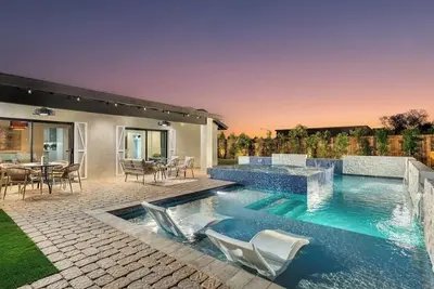 Image de Close to Old Town! Heated Pool + Huge hot tub. Chic & Cozy Scottsdale home!