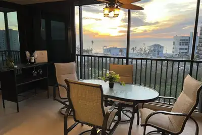 Image de 7th Heaven! Stunning views! Heated Pool, Pickle Ball! Across from Bonita Beach!