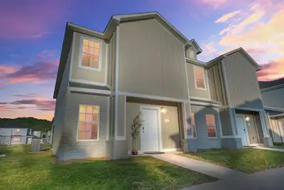 Image de 4br 4. 5ba Home w Private Ensuites, Ev Charger, 7 Mins to U of A Fayetteville!