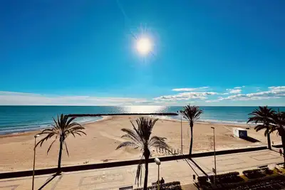 Image de Beachfront apartment with direct sea views and private communal pool