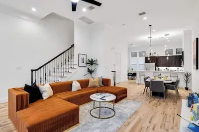 Image de Downtown~3 Bedroom Ensuite~Walkscore 88~Convention