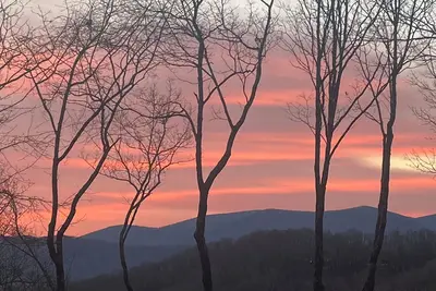 Image de Peaceful Mountain Retreat- Sunrise Views, Pet-Friendly, Serene Escape-Private