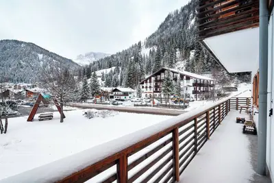 Image de Maison d'hôtes 'Canazei' avec vue sur les montagnes, balcon et Wi-Fi