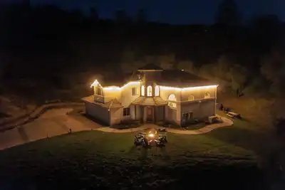 Heaven Heights : HotTub · Pool Table · Ev Outlet · Games · Bbq · FirePit · Pet