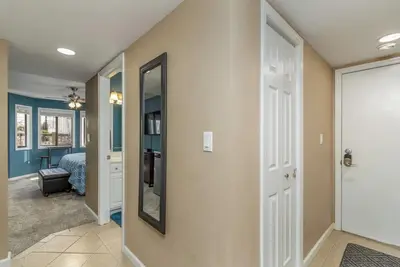 Image de Centrally Located Condo with Pool!