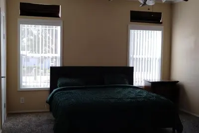 Image de Spacious vacation retreat in charming Largo, Indian Rock Beach