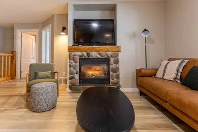 Image de Newly Renovated 3 Bedroom l Sleeps 8
