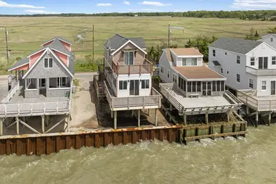 Image de Waterfront 2 bedroom 1. 5 bath Pet Friendly Cottage sleeps 6