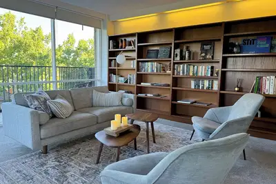Image de Midcentury 2br apartment in Toorak \nClose to Mcg, Tennis, Cbd \n