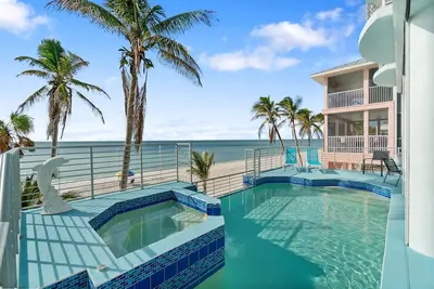 Image de Beautiful Sunset | Perfect Beachfront Pool Home | Sleeps 13