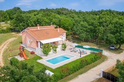 Image de Belle maison Ă Radetici avec WiFi