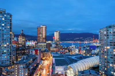 Image de ★Rare Found★ 270° downtown Ocean/Mountain/St View/ King Suite/Pool/Hot Tub/Sauna