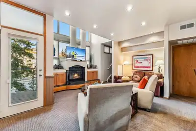 Image de Keystone Escape | Steps to Shuttle • Fireplace • Deck • Hot Tub & Pool