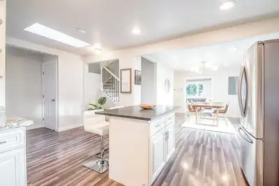 Image de Stylish Modern Farmhouse w/Yard 10 mins from Dt