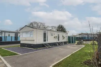 Image de Dunlin Walk 13, pet friendly, with pool in Hayling Island