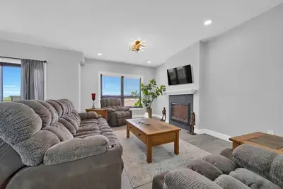 Image de Lofty Riverview Retreat - Great views & downtown!