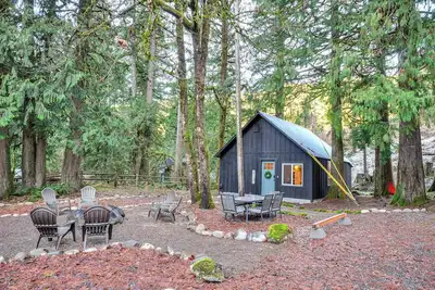Image de Hike, Ski & Explore: Rhododendron Forest Retreat!