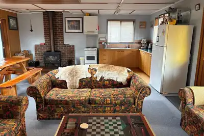 Image de Bull’s Tavern Cabin – Cozy Lakeside Escape in Miena, Tasmania