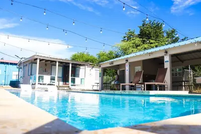 Image de Private Pool Retreat Steps from Combate Beach