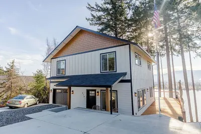 Image de Charming 3-bedroom house in peaceful Cathlamet with Hot tub, WiFi and Ac