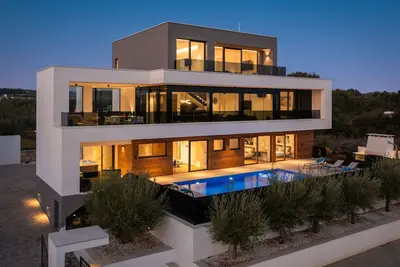 Image de Maison de vacances privée avec bain à remous, climatisation, Wifi, piscine privée, Tv, terrasse