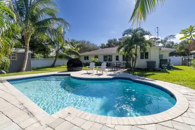 Image de *New* Riverside Retreat w\/ Pool