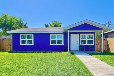 Image de Bungalow on Polk - 2bd/1ba Home in Brownsville