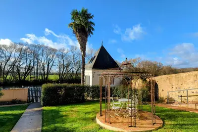 Image de Gîte rénové au bord de la Sarthe, calme et parking privé